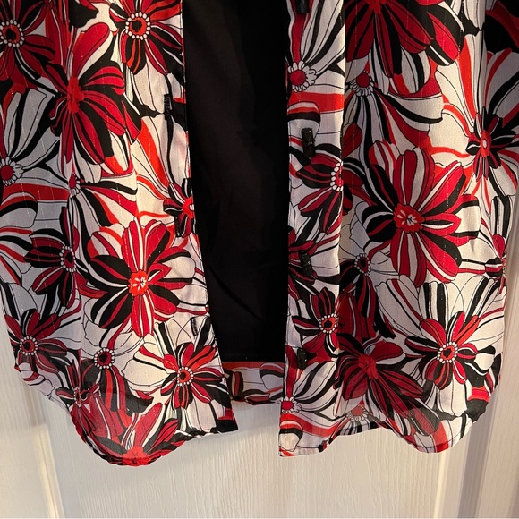 Beautiful floral print women’s blouse with built-in tank top - Picture 5 of 10